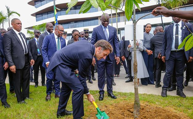 Séjour du président français au Gabon: des visites de chantiers par Oligui Nguema et Emmanuel Macron au pas de course!