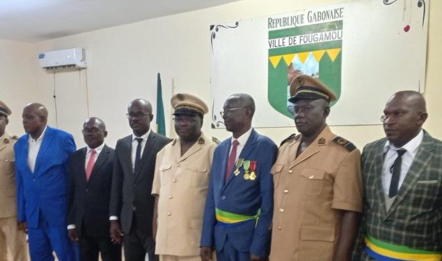 Fougamou: L’ancien et nouveau maire, le Professeur Joseph Moutandou Mboumba, a été installé ce mercredi 10 décembre par le gouverneur de la Ngounié!