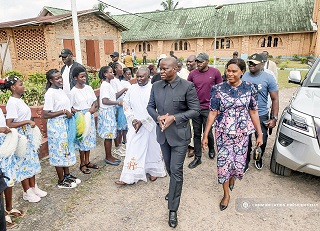 Le Couple présidentiel prend part à la messe du Nouvel An!