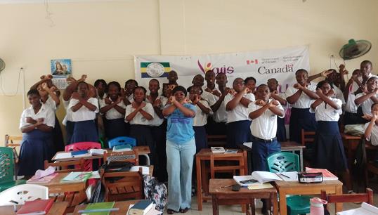 Owendo – L’ONG Waris / Projet Ytou contre les violences en milieu scolaire: les élèves du lycée catholique Don Bosco des Sœurs Salésiennes sensibilisés à leur tour!